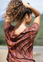 Kahelelani Punahele Short Sleeve Top in Maku'e