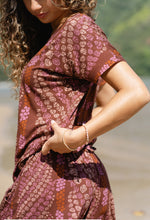 Kahelelani Punahele Short Sleeve Top in Maku'e