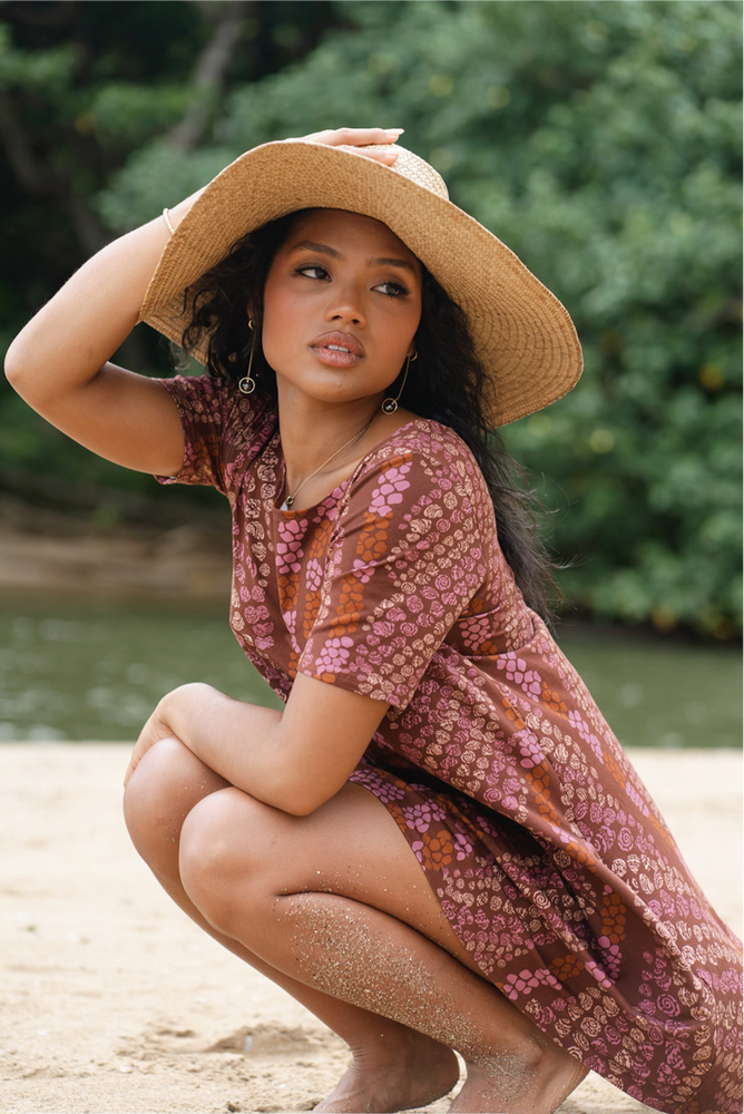 Kahelelani Punahele Tee Dress in Makuʻe