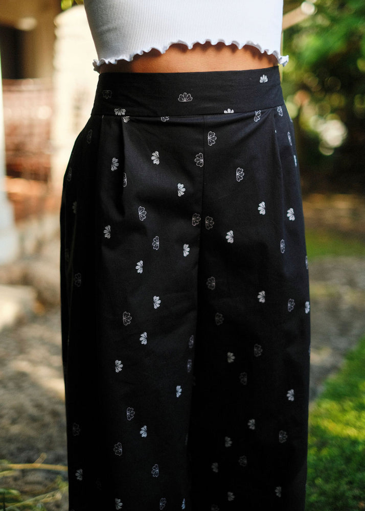 Naupaka Crop Pants - Black